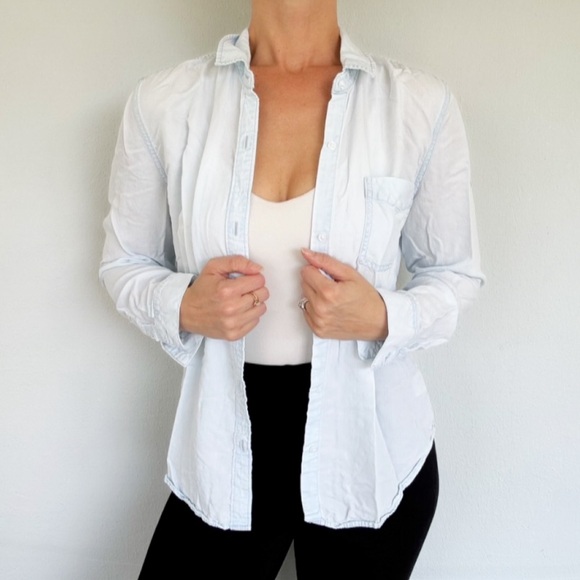 Time and Tru Tops - Time & Tru light blue chambray denim button down dress shirt blouse size medium